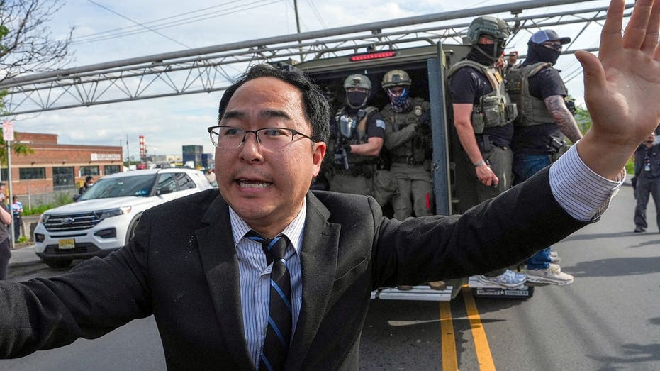 New Jersey senator dares DHS to pepper-spray him again as Mullin slams ‘political theater’