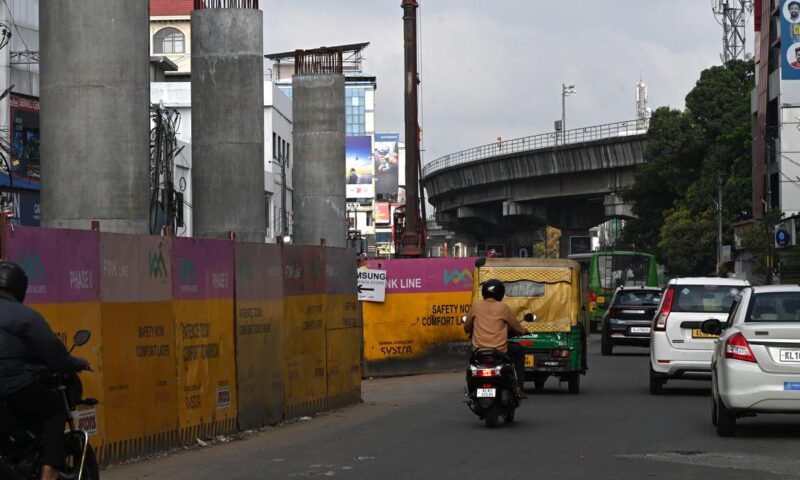Traffic snarls around Edappally, Palarivattom spill over into NH Bypass, other arterial roads