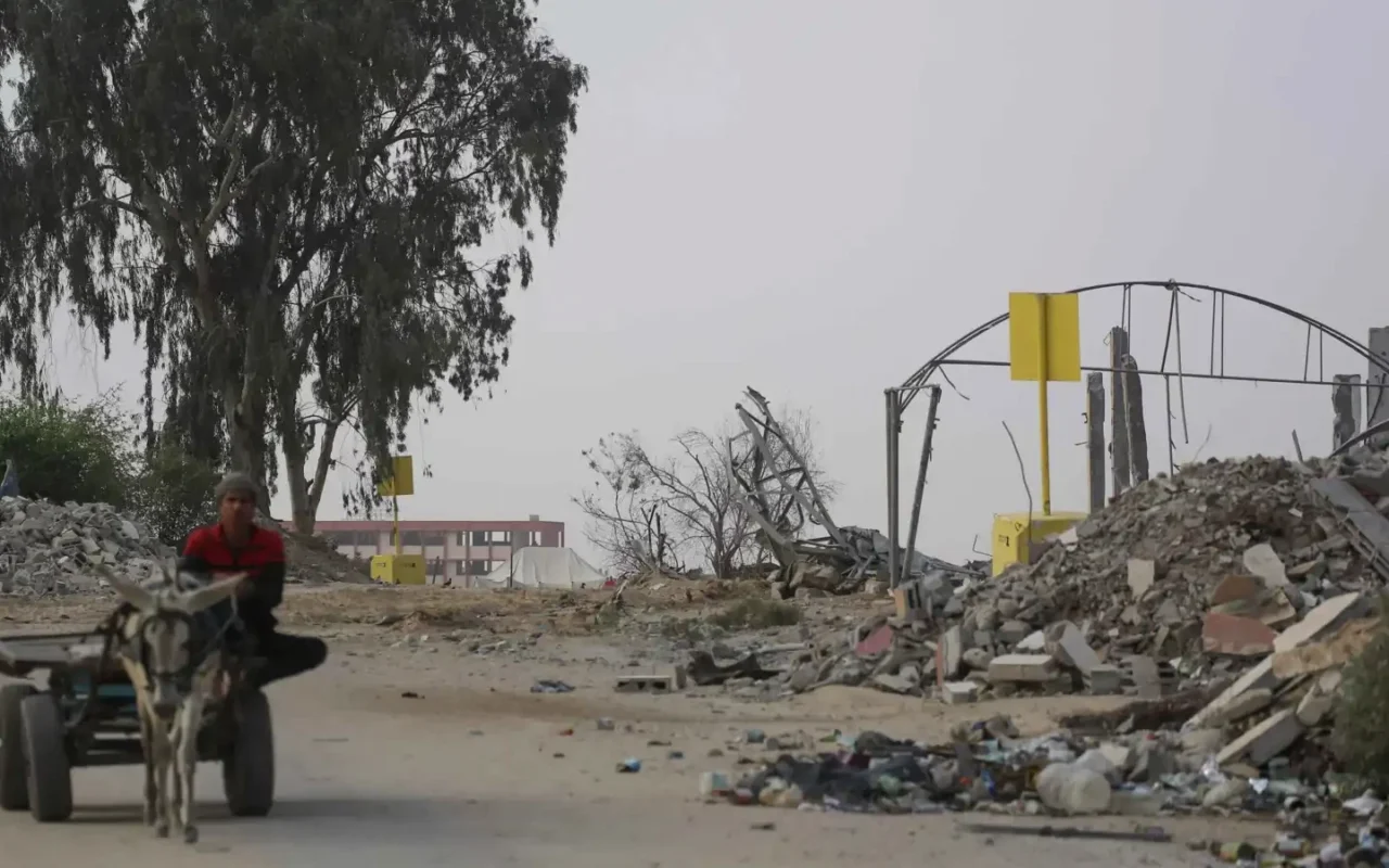 صحيفة: “إسرائيل” تحرك “الخط الأصفر” ليتقاطع مع طريق رئيسي في غزة