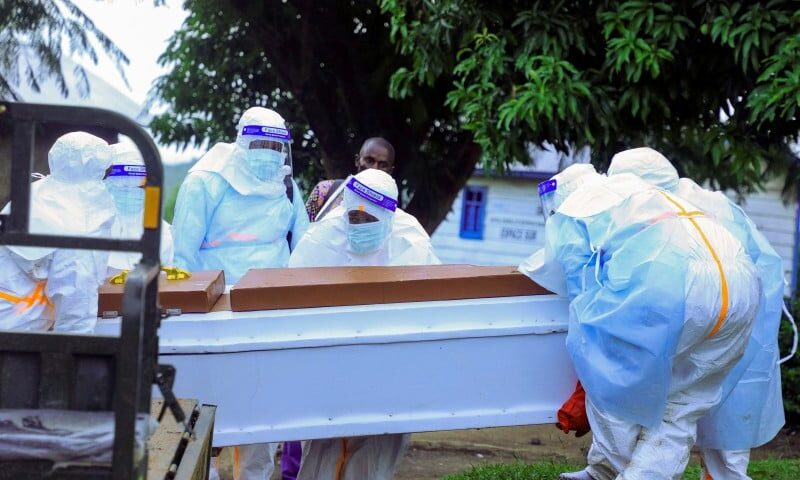 Ebola death toll tops 200 as fears grow over spread across Africa