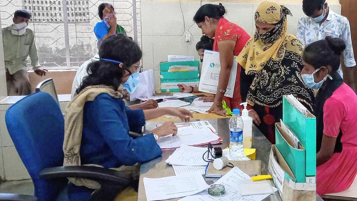 One pair of feet: women, work and TB in Mumbai
