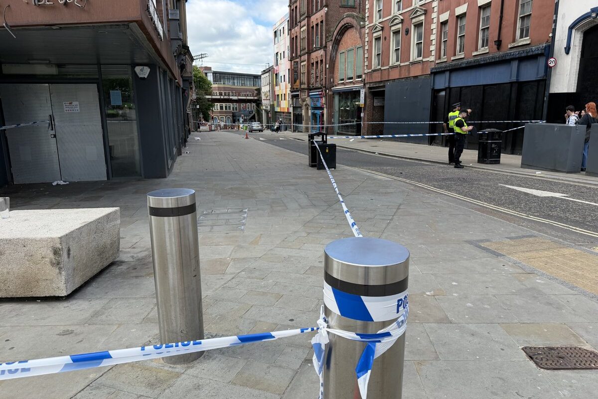 Leeds city centre street shut by police after man ‘attacked with glass bottle’