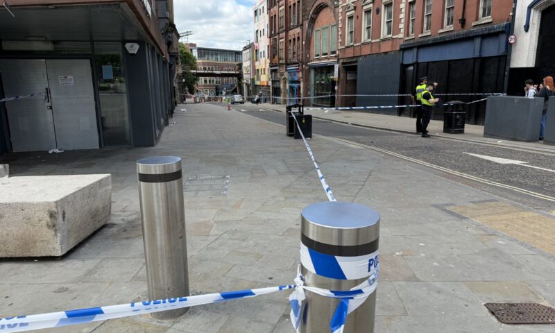 Leeds city centre street shut by police after man ‘attacked with glass bottle’
