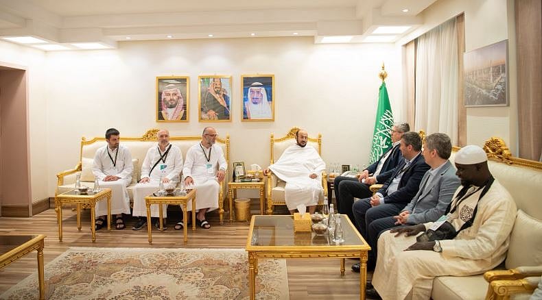 «آل الشيخ» يلتقي عددًا من الشخصيات المستضافة في برنامج ضيوف خادم الحرمين الشريفين للحج