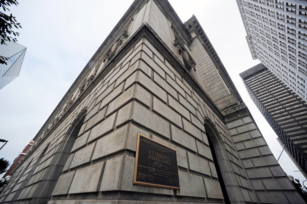Federal judge’s courthouse hookups with cop heard by staff, report says