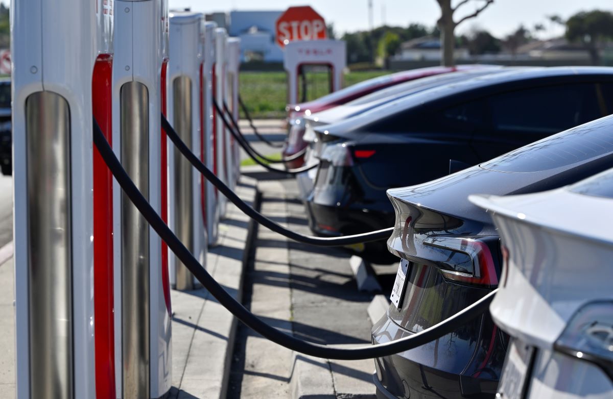 Commission rebuffs calls to ditch clean car quotas for corporate buyers