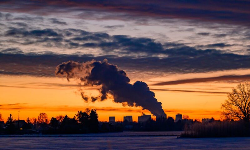Berlin, Paris push Brussels to fast-track free CO2 pollution permits
