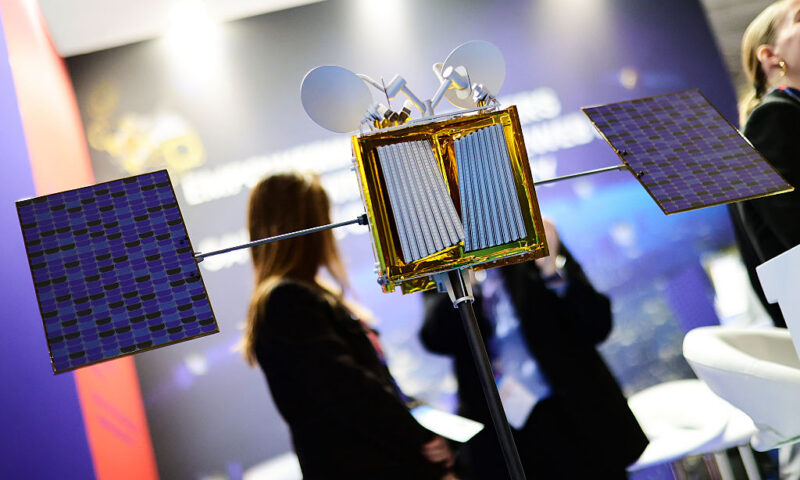 Commission confirms plan to ring-fence spectrum for European satellite-to-phone communications