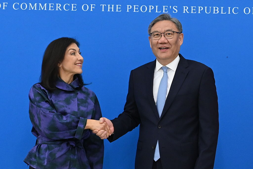 Germany warns on trade imbalance as economy minister visits China