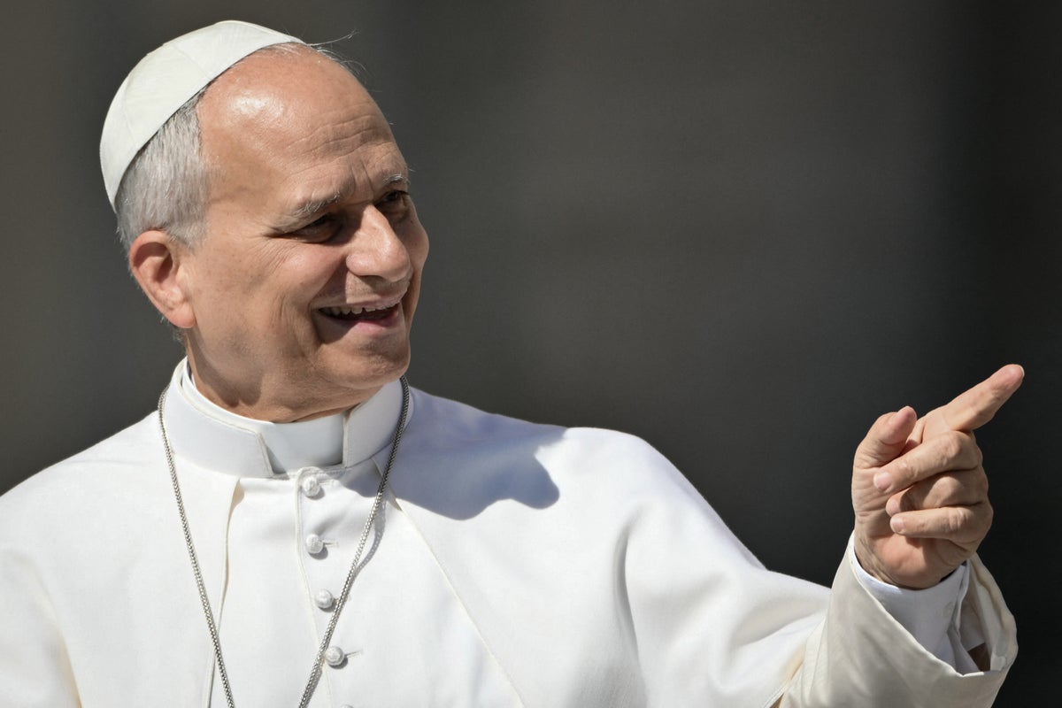Pope Leo is gifted Cubs merch and hotdog toppings during visit by his hometown mayor