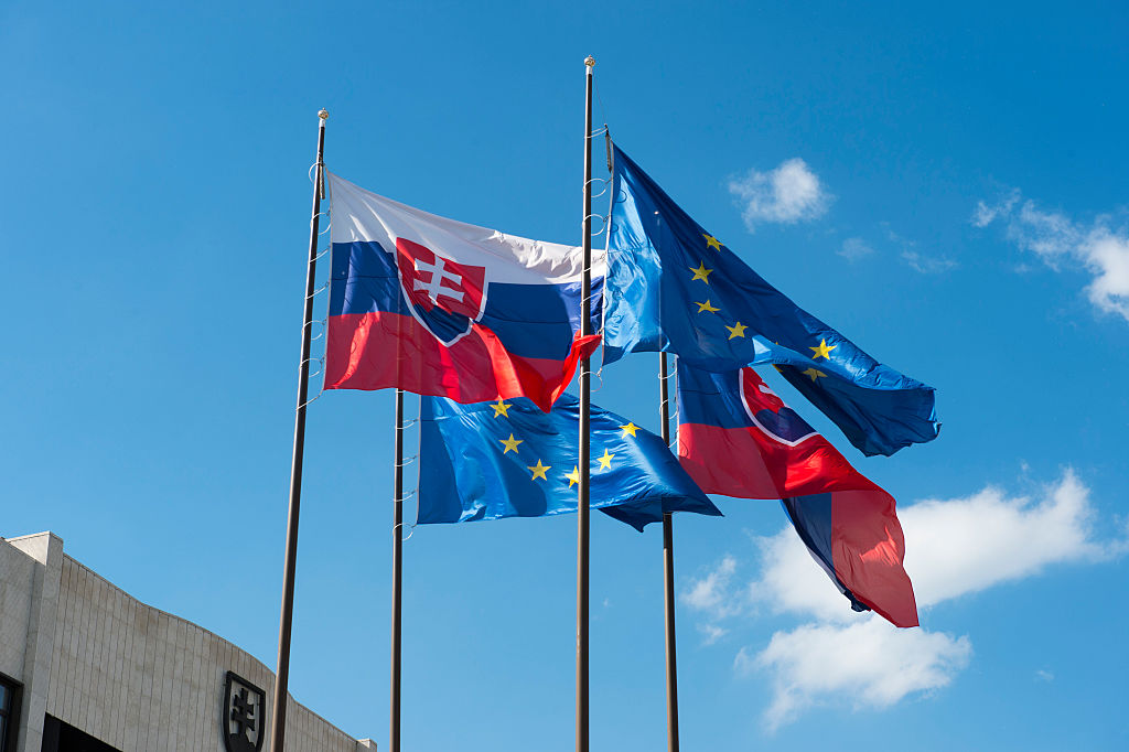 Brussels holds off on Slovakia funds freeze, for now