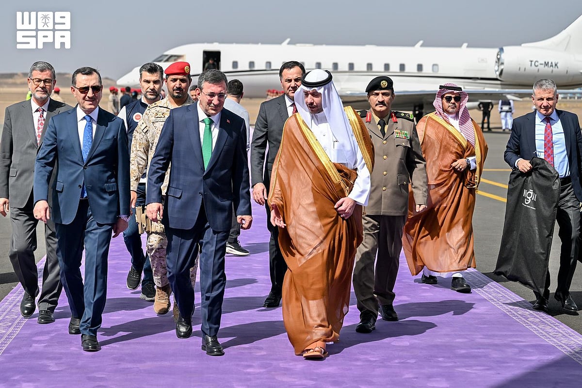 نائب الرئيس التركي يصل إلى المدينة المنورة 