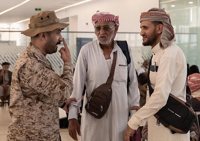 وزارة الدفاع توفر الرعاية الكاملة لضيوفها من القوات المسلحة اليمنية خلال أداء مناسكهم