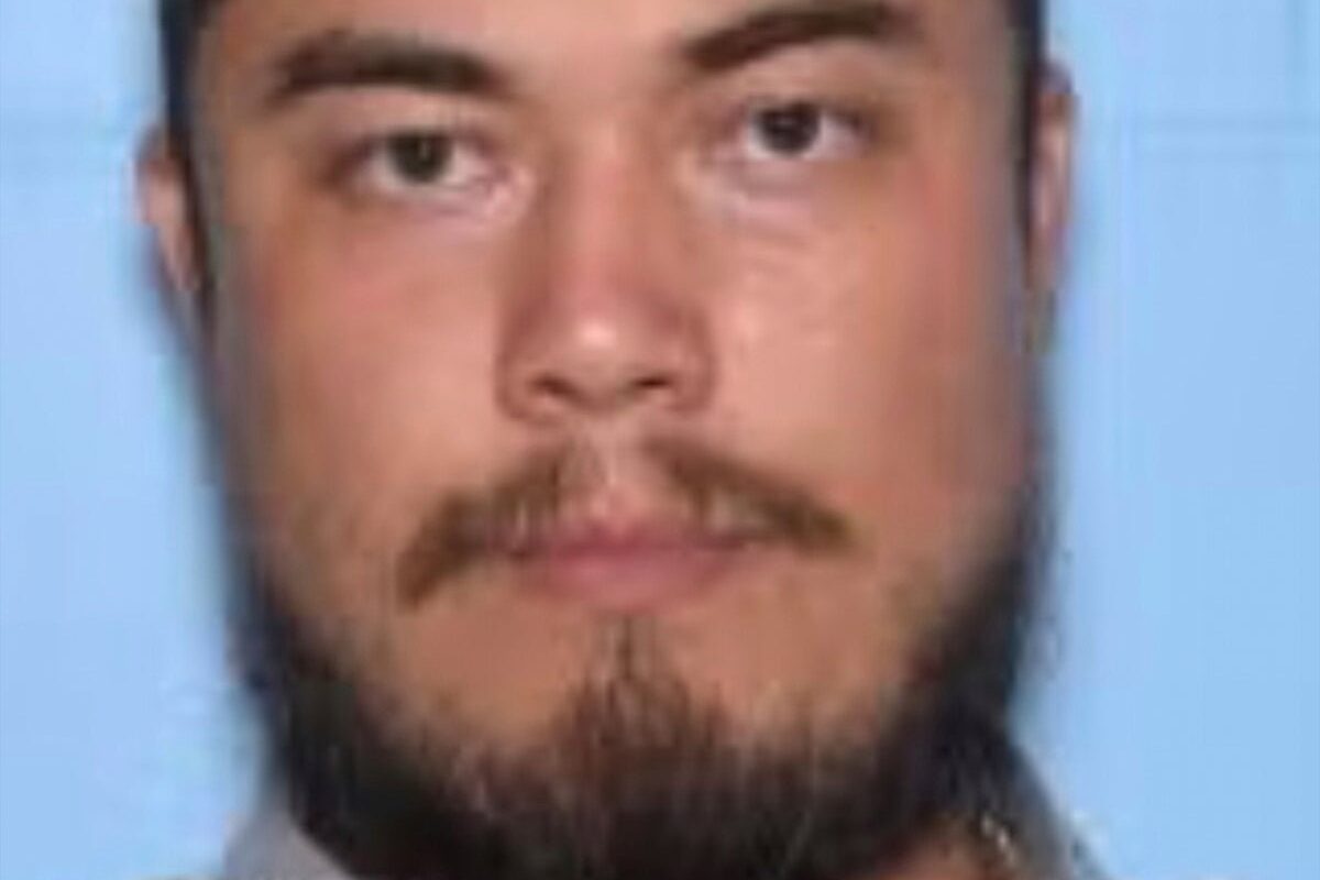 Manhunt in Hawaii after three people are found dead within 48 hours