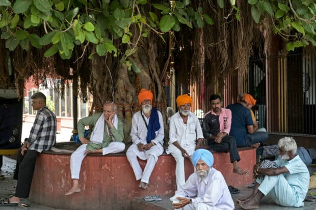Heatstroke kills 16 in India as temperatures climb