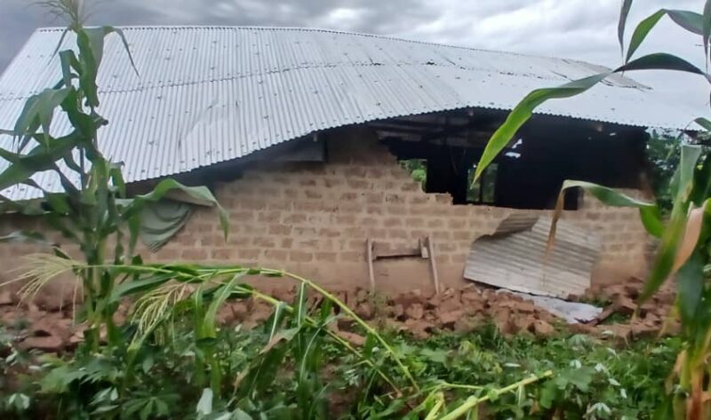 Rainstorm wreck houses in Ketsi, Koensim