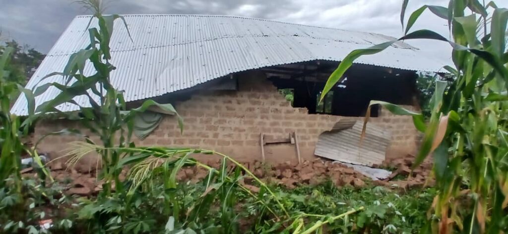 Rainstorm wreck houses in Ketsi, Koensim