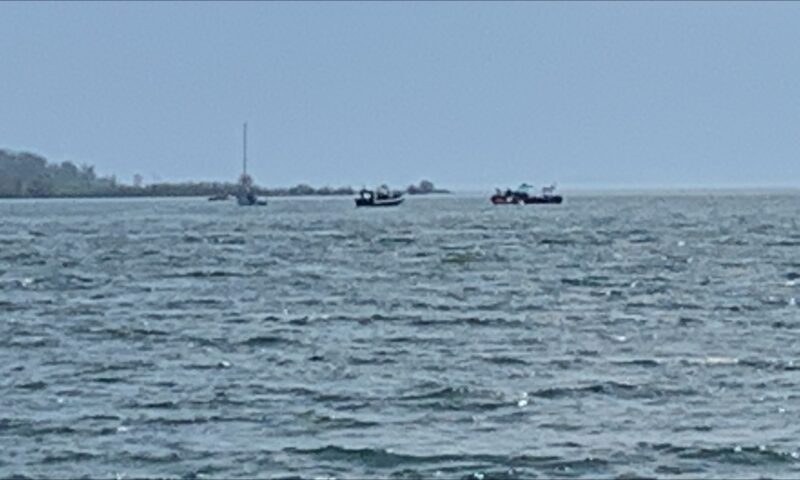 Underwater divers take over search for missing boater in Toronto