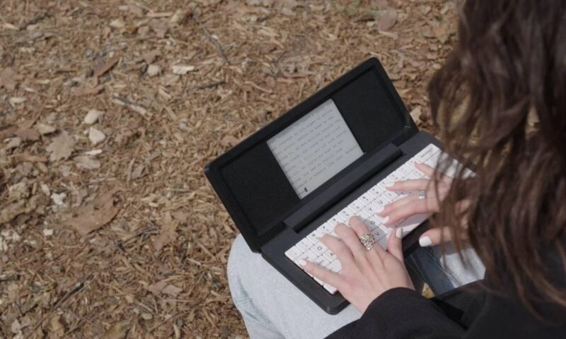 This modern typewriter wants to eliminate distractions and help you focus on writing — say hello to the Zerowriter Fold, a new e-ink device that’s like a Kindle with a keyboard