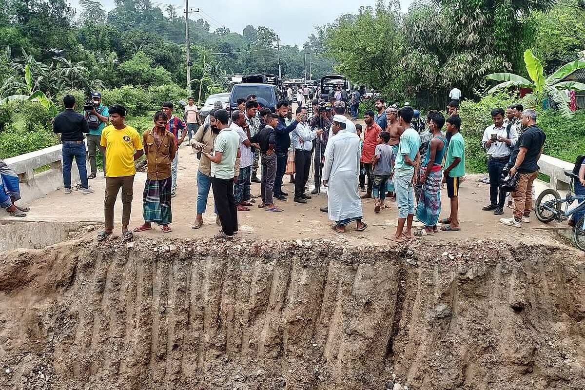 Criminals demolish RAB camp wall with Bulldozers, cut off roads