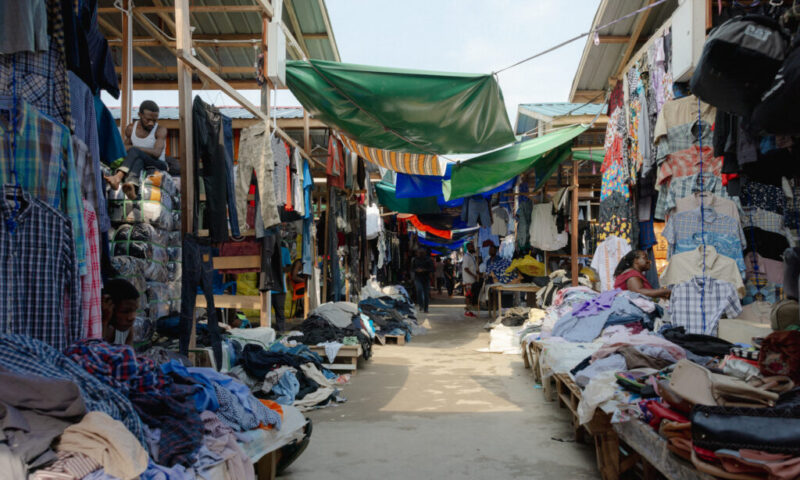 Kantamanto Market traders get reduced GHC100 operating permit from AMA for 2026