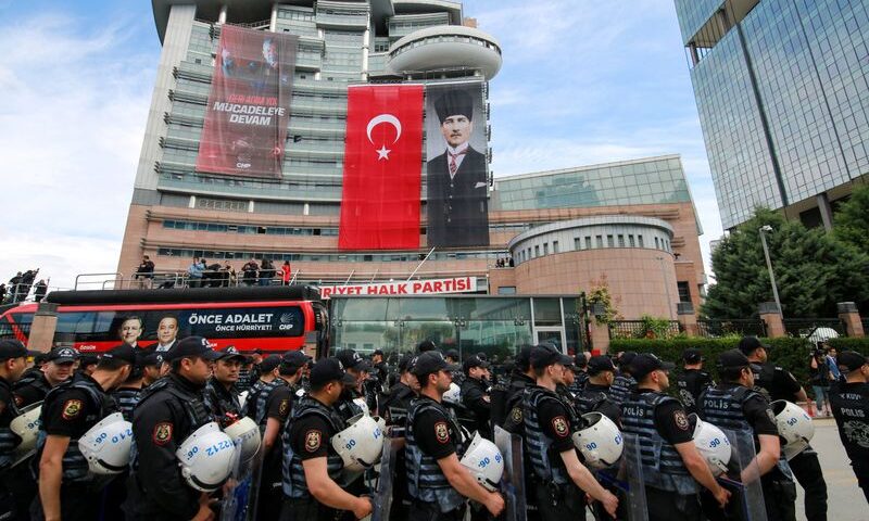 Turkish riot police force ousted opposition leadership out of headquarters