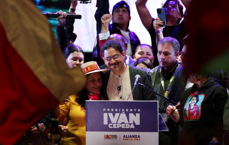 Colombian presidential candidates wrap up campaigns with big rallies