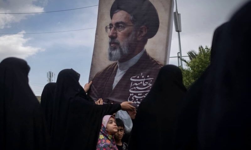 خامنئي يحذر من مخطط ضد إيران
