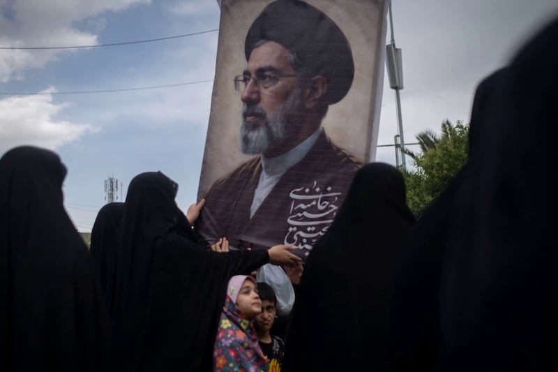 خامنئي يحذر من مخطط ضد إيران
