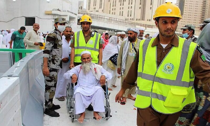 «الدفاع المدني» تواصل جهودها الميدانية في المسجد الحرام لخدمة الحجاج