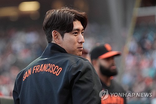 Giants outfielder Lee Jung-hoo placed on injured list with back strain