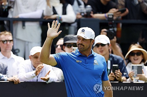 LIV Golf star DeChambeau enjoying S. Korean culture — including skincare