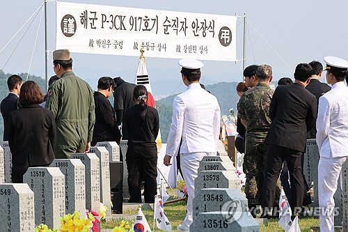 4 Navy officers killed in plane crash awarded posthumous decorations