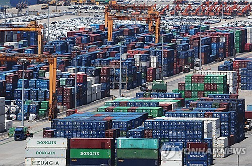 (LEAD) April’s industrial output, retails sales, investment fall in triple whammy