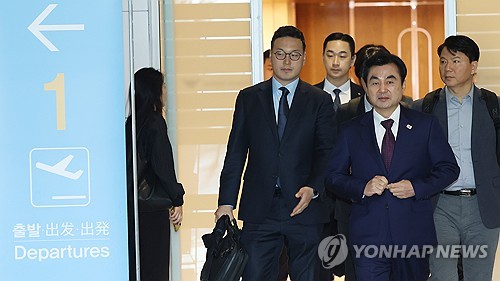 Defense minister to depart for Singapore to attend security forum
