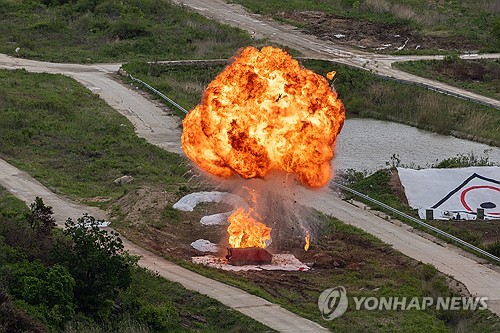 (LEAD) S. Korea stages live-fire drills involving advanced, homegrown assets