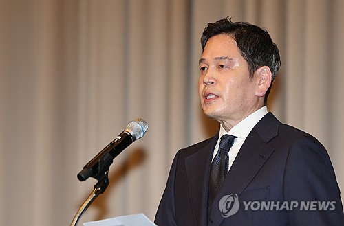 Shinsegae chief apologizes for controversial Starbucks promotional campaign