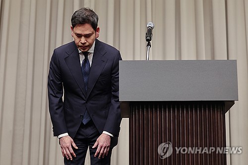 (3rd LD) Shinsegae chief apologizes for controversial Starbucks promotional campaign