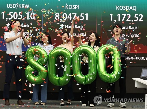 (LEAD) Seoul shares surge to new high of over 8,000 on optimism for U.S.-Iran deal