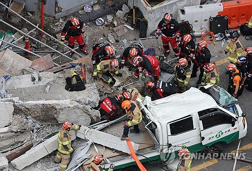 Seoul mayoral candidates halt campaigning after overpass collapse incident