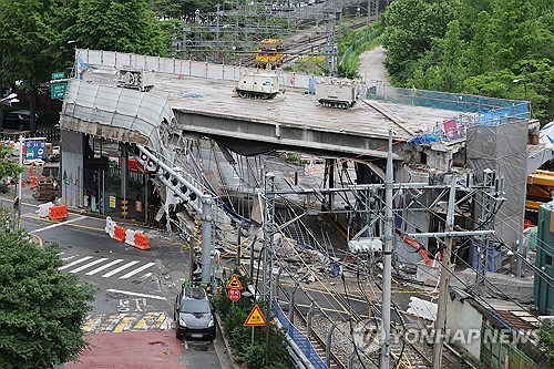 (LEAD) Prosecution launches team to probe deadly Seoul overpass collapse