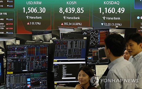 (LEAD) Seoul shares open at fresh high on tech rally amid renewed tension in Middle East
