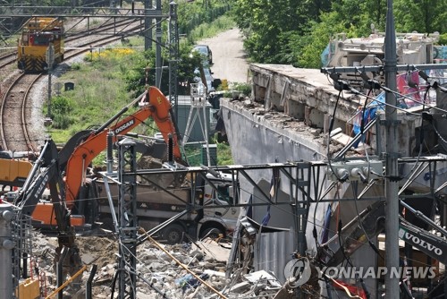 (LEAD) Demolition of collapsed Seoul overpass completed