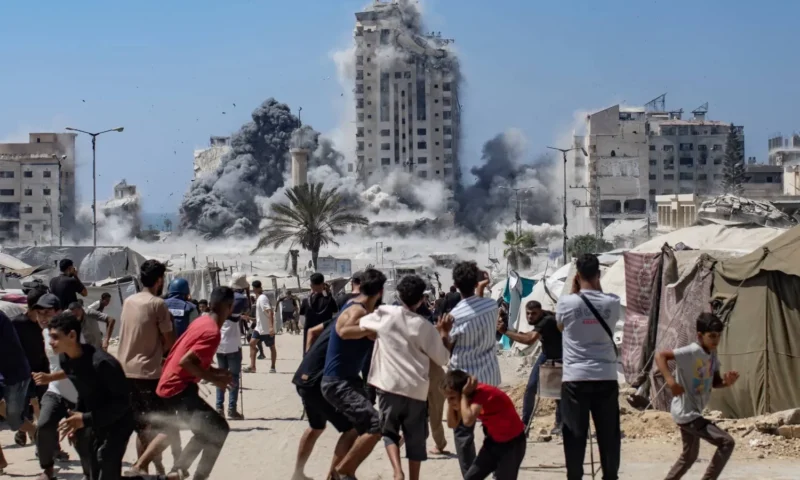 حشر السكان في 9% من قطاع غزّة: الجغرافيا المنكمشة وتداعياتها متعدّدة الأبعاد
