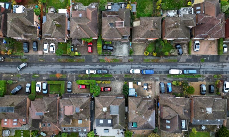 First-time buyers need extra £20,000 deposit to avoid mortgage hikes