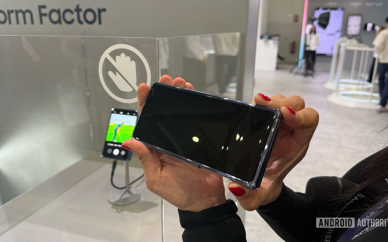 Samsung hasn’t given up on rollable phones, and its new ideas are wild