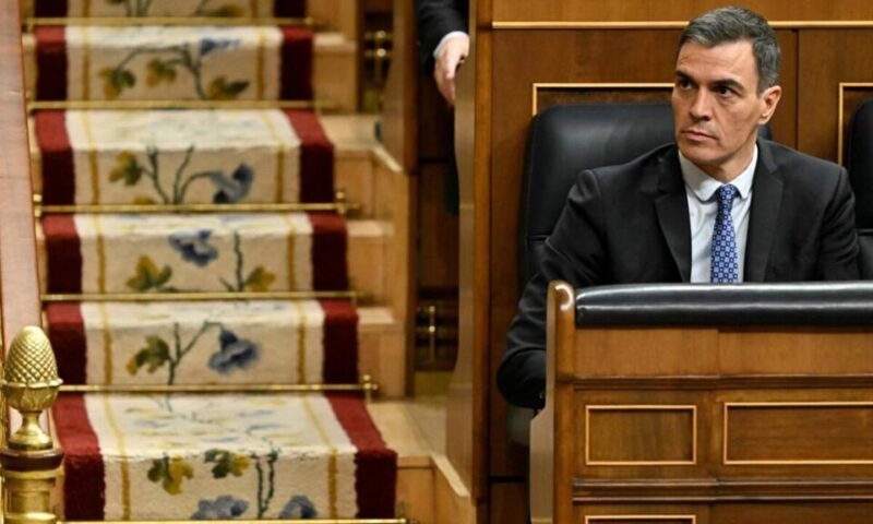 إٍسبانيا: عشرات آلاف المتظاهرين في مدريد يطالبون بتنحي رئيس الوزراء