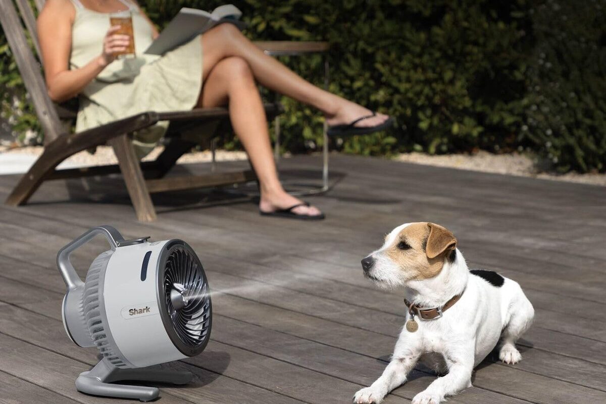 Shark FlexBreeze HydroGo cordless misting fan drops below £90 on Amazon (aff)