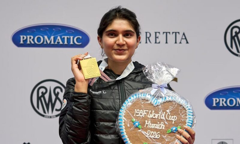 Double delight for ice-cool Esha in a star-studded field