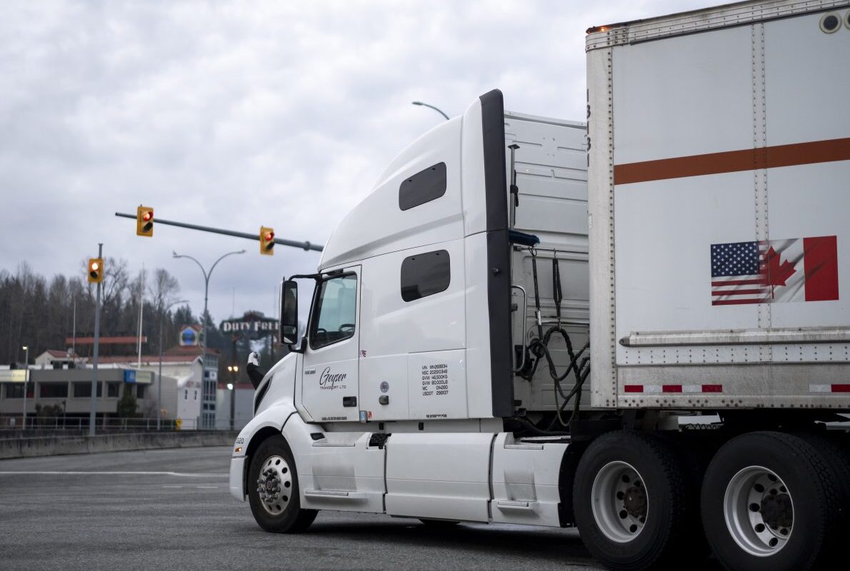 B.C. to become 1st in Canada to require commercial trucks have dashcams